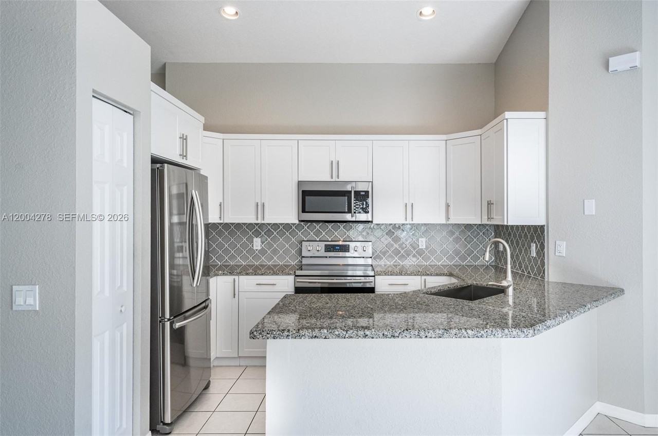 1524 Canary Island Dr - Photo 2 of 22