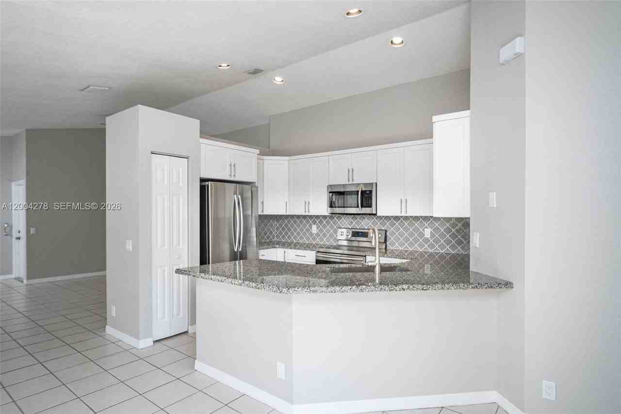 1524 Canary Island Dr - Photo 4 of 22