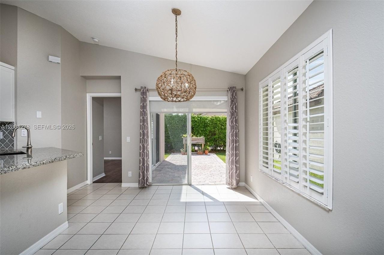 1524 Canary Island Dr - Photo 5 of 22