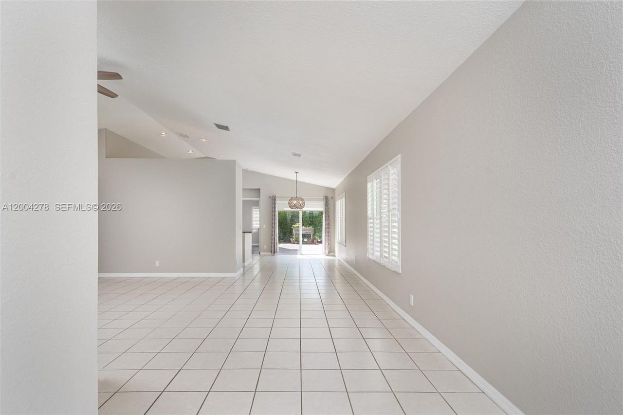 1524 Canary Island Dr - Photo 7 of 22