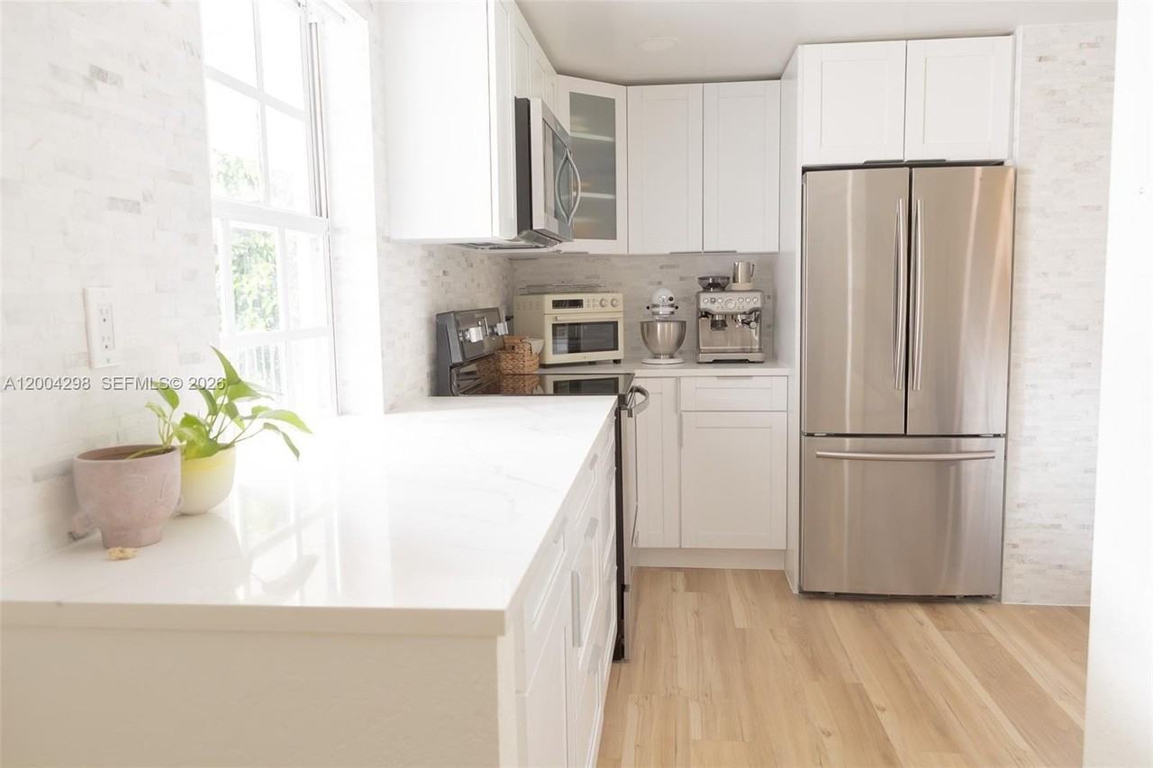 3250 N Palm Aire Dr #202 - Photo 3 of 25