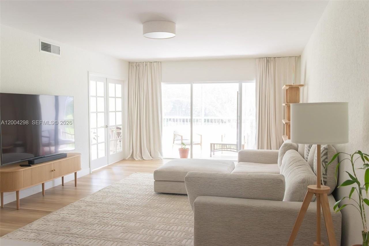 3250 N Palm Aire Dr #202 - Photo 4 of 25