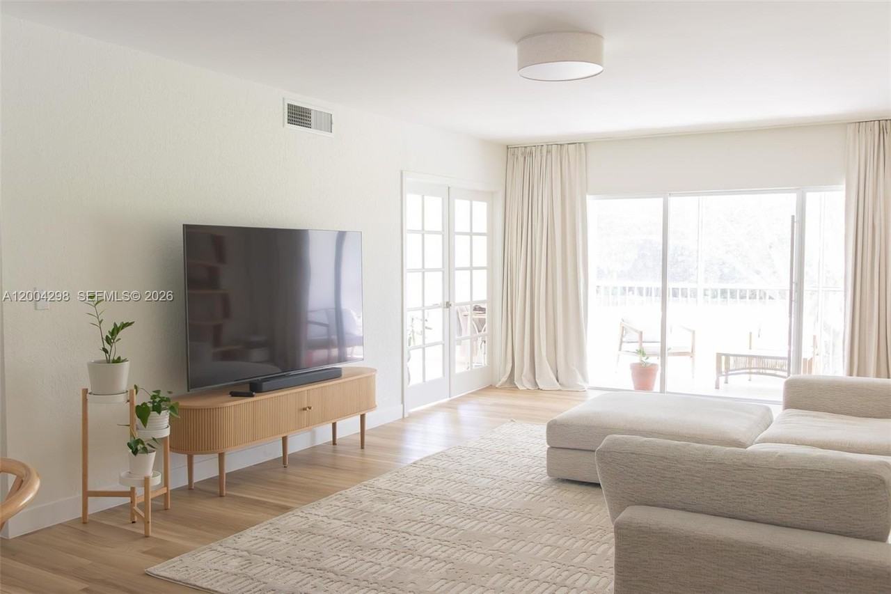 3250 N Palm Aire Dr #202 - Photo 6 of 25