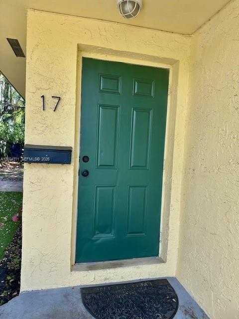 15 Nw 70th St #17 - Photo 2 of 9