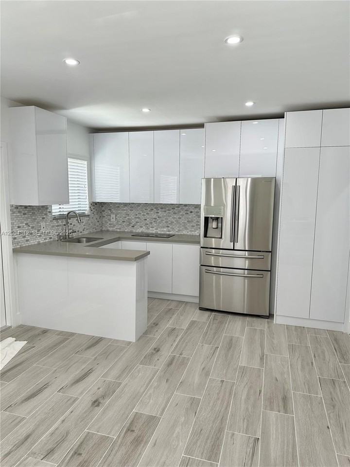 551 Sw 57th Ave #1