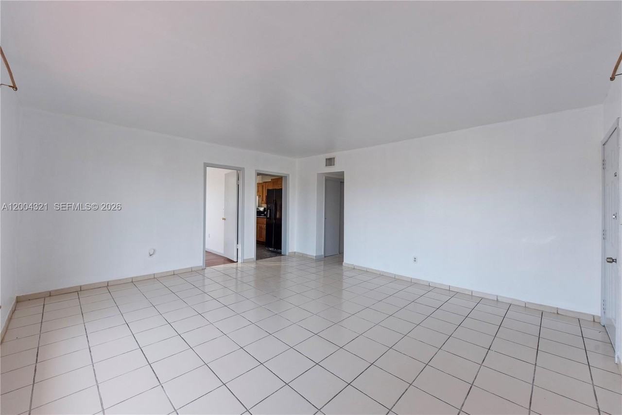 1255 Marseille Dr #25 - Photo 3 of 21
