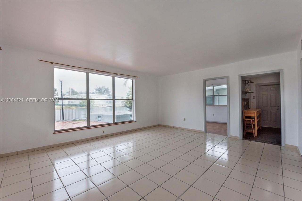 1255 Marseille Dr #25 - Photo 4 of 21