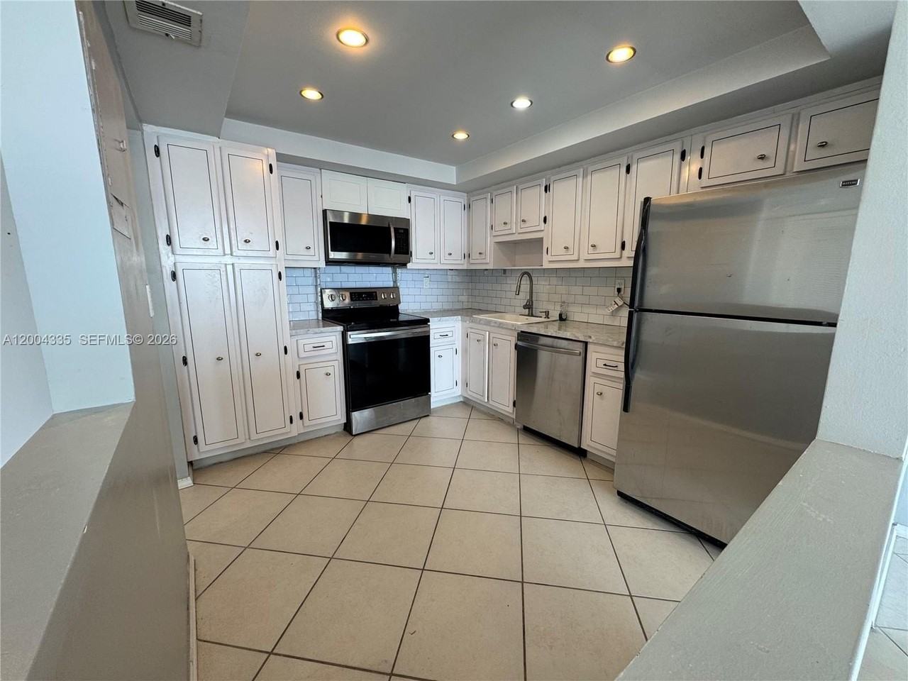 18041 Biscayne Blvd #1603 - Photo 4 of 34