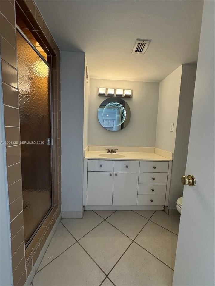 18041 Biscayne Blvd #1603 - Photo 6 of 34