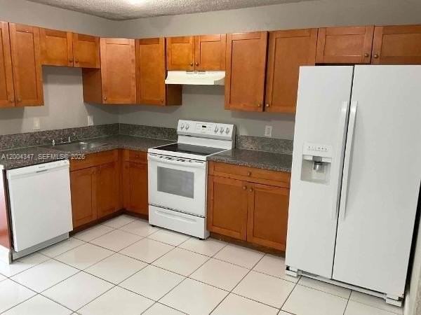 1389 Sw 24th Ave - Photo 2 of 15