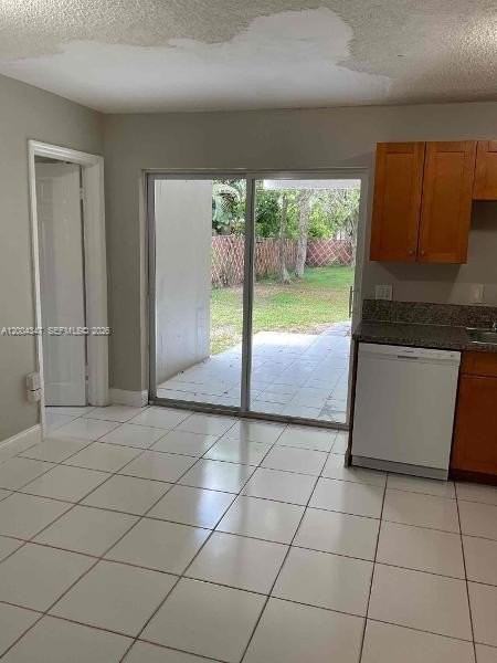 1389 Sw 24th Ave - Photo 5 of 15