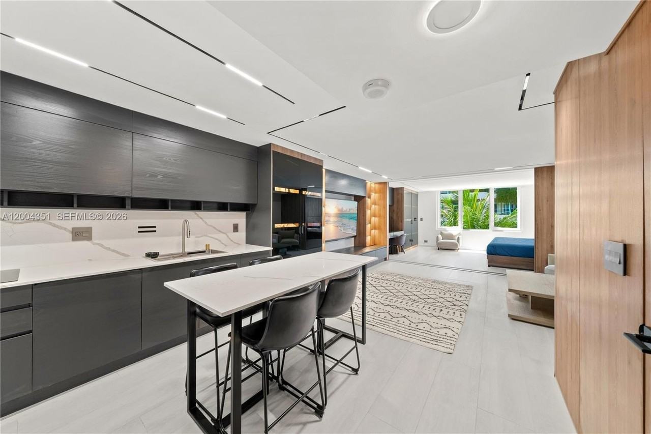 2301 Collins Ave #432 - Photo 4 of 18