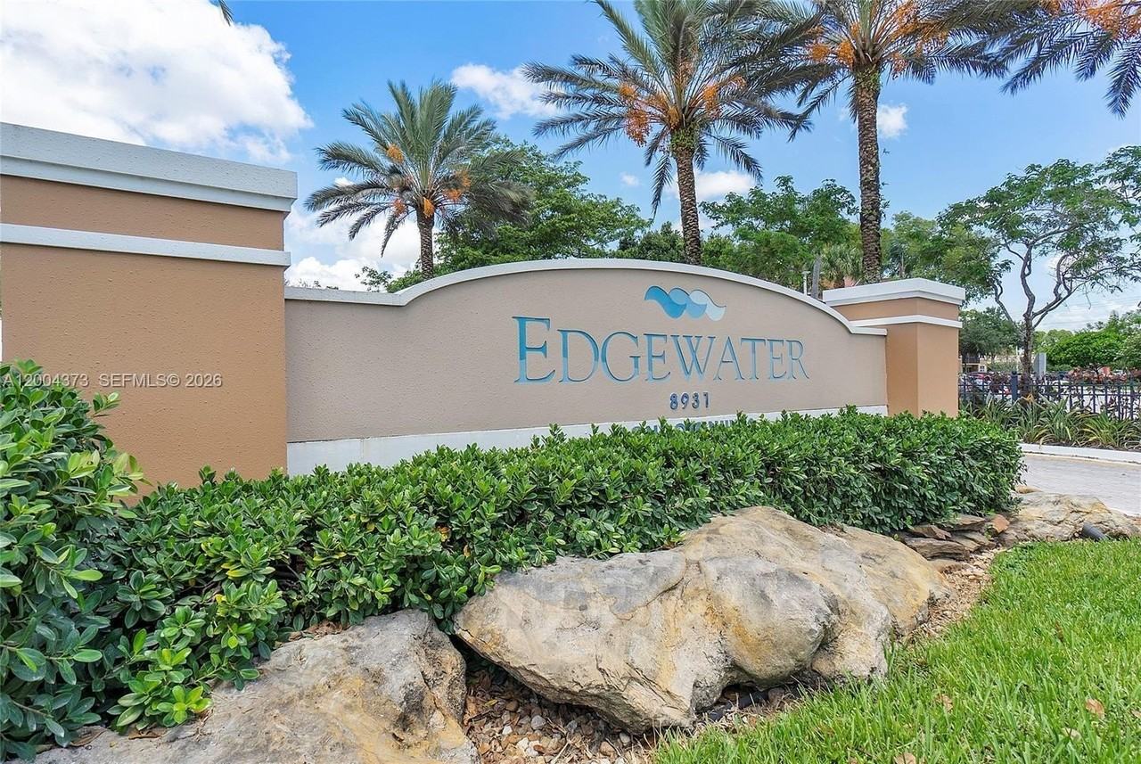 8761 Wiles Rd #306