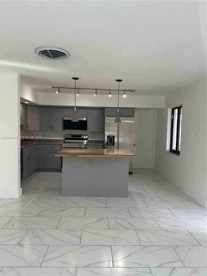 220 Sw 8th Ave #1-2 - Photo 6 of 17