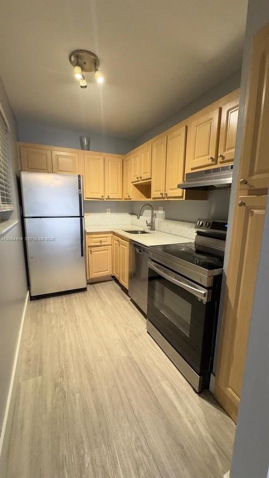 1421 Nw 45th St #5 - Photo 2 of 8