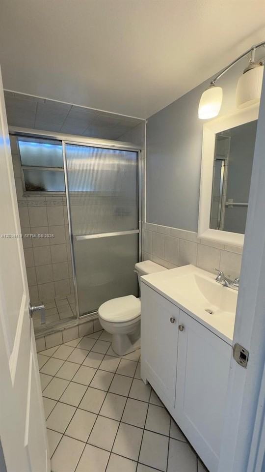 1421 Nw 45th St #5 - Photo 3 of 8