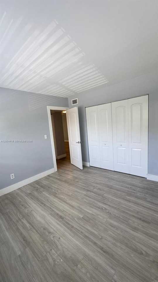 1421 Nw 45th St #5 - Photo 6 of 8