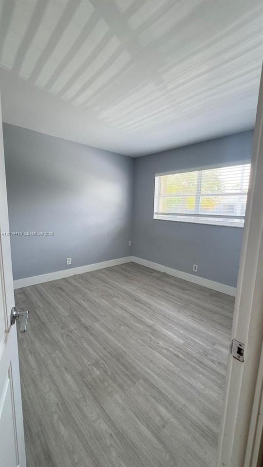 1421 Nw 45th St #5 - Photo 7 of 8