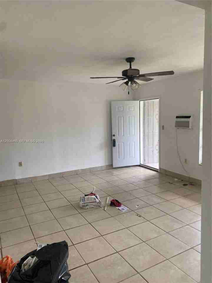 1070 Nw 147th St - Photo 5 of 24