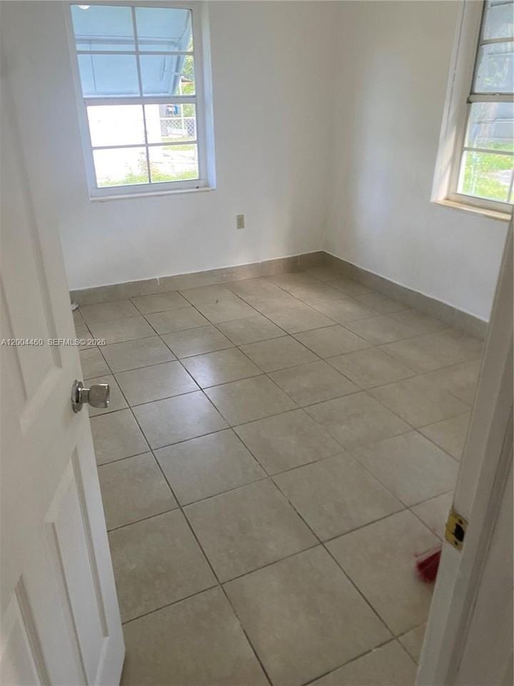 1070 Nw 147th St - Photo 7 of 24