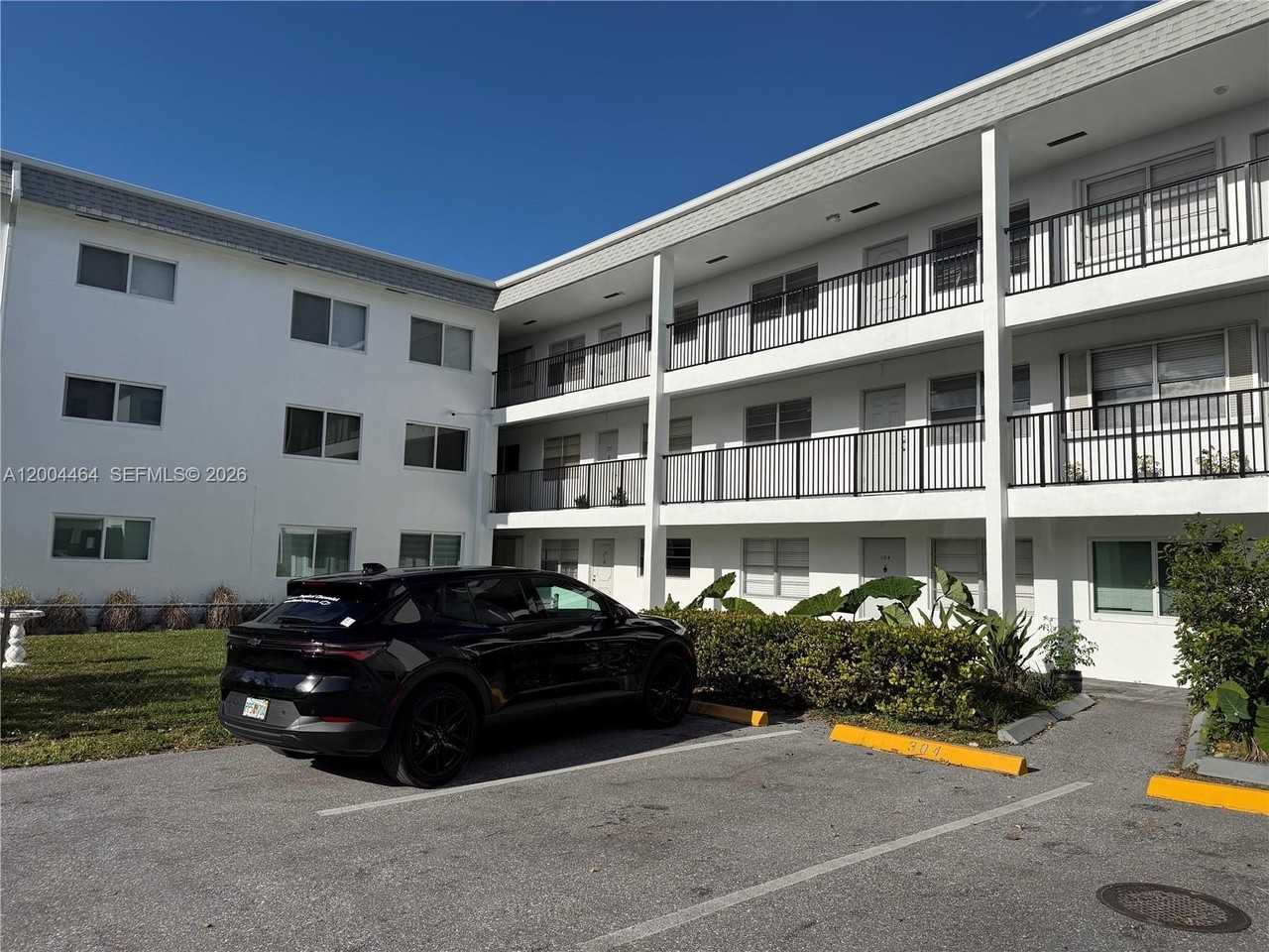 2415 Lincoln St #305