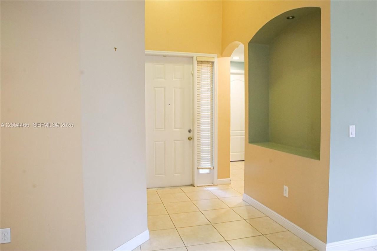 3488 Ne 1st St #3488 - Photo 3 of 19