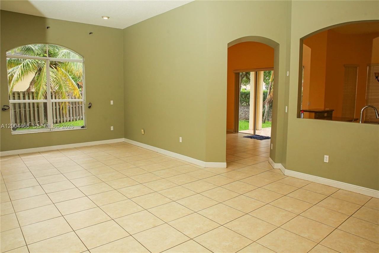 3488 Ne 1st St #3488 - Photo 4 of 19