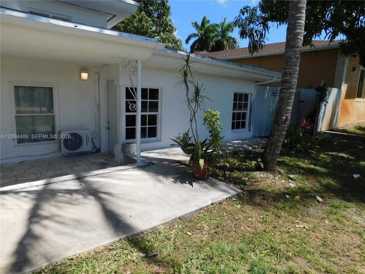 10945 Nw 19th Ave #B - Photo 2 of 13