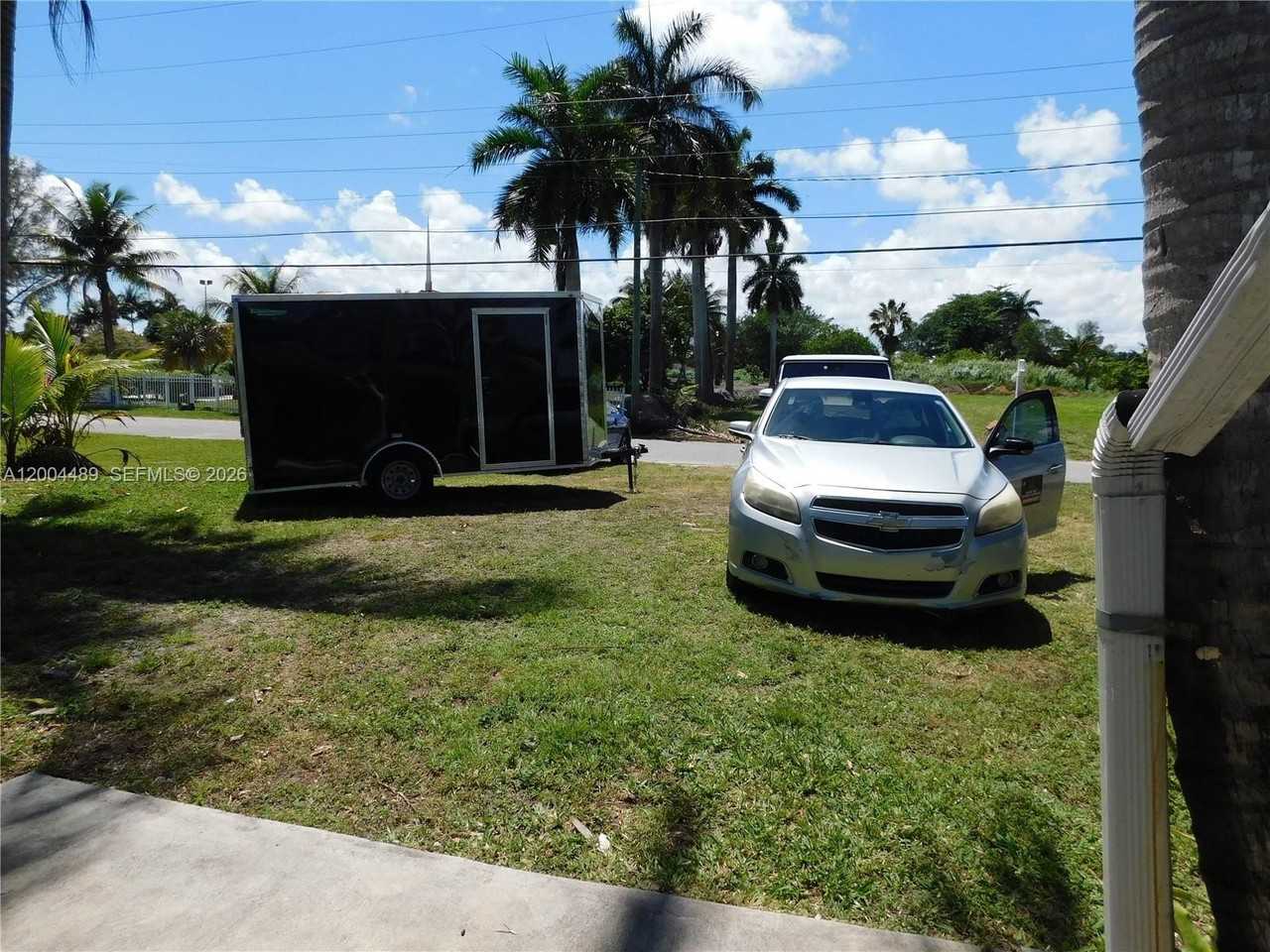 10945 Nw 19th Ave #B - Photo 3 of 13