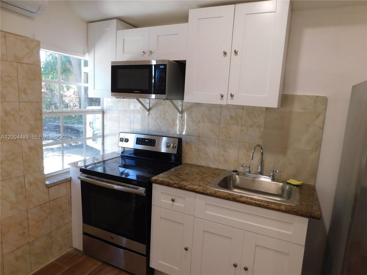 10945 Nw 19th Ave #B - Photo 4 of 13