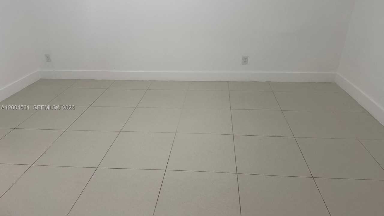 1800 Nw 18th Ter #2 - Photo 7 of 11