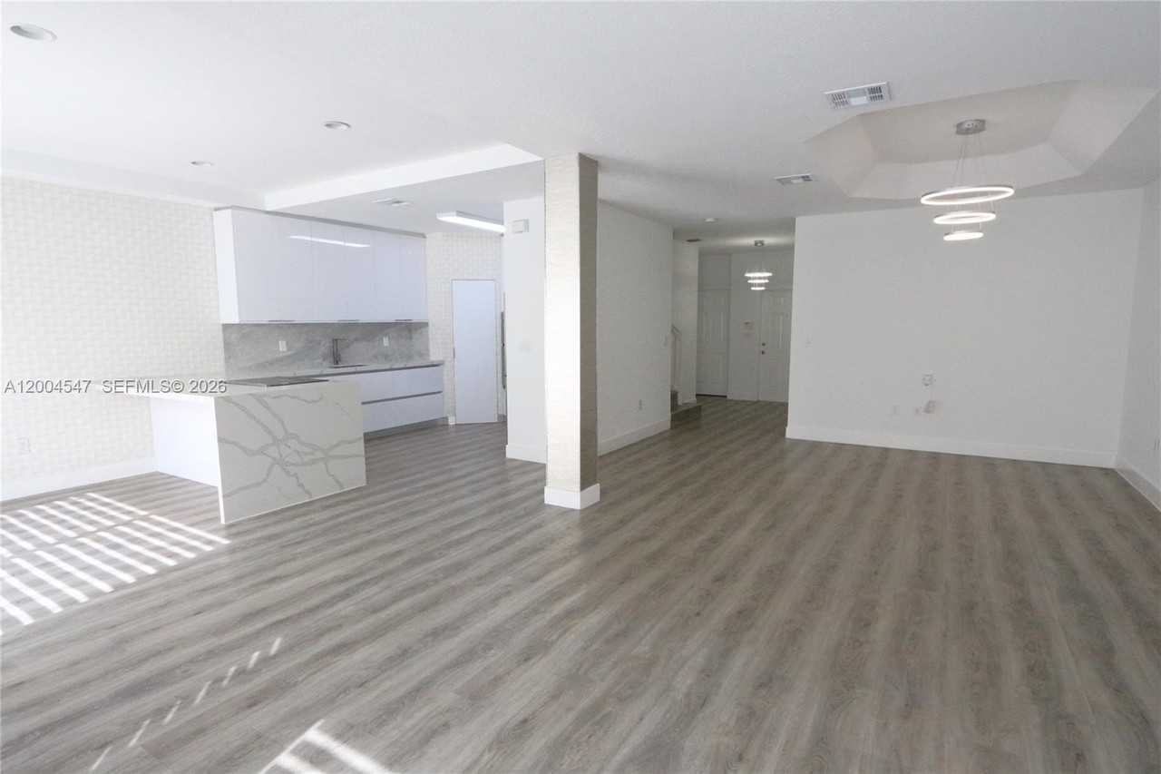 7392 Nw 112th Ct #7392 - Photo 7 of 44