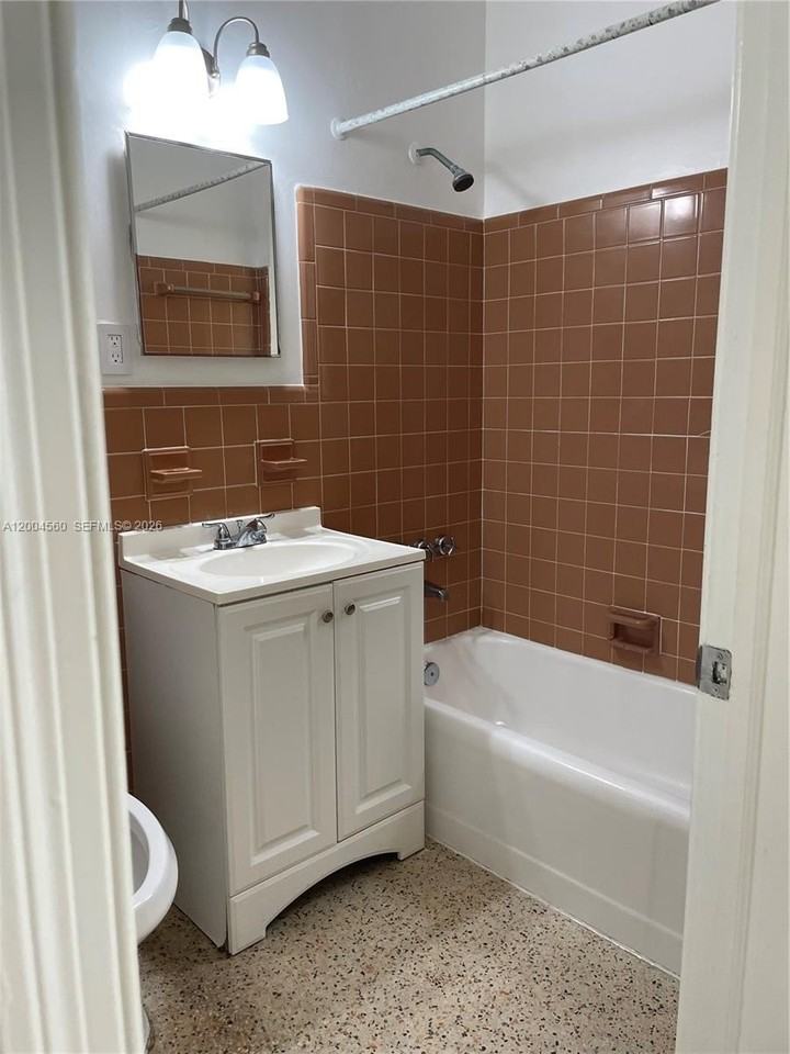 940 Sw 10th St #4 - Photo 7 of 7