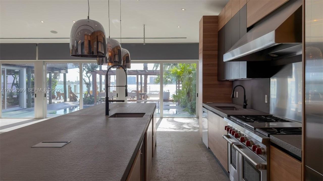 2440 N Shore Ter - Photo 2 of 50