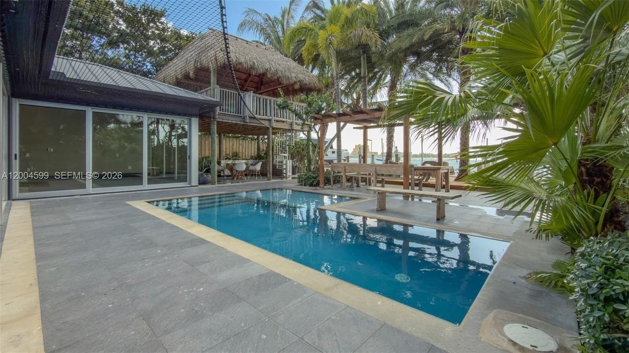 2440 N Shore Ter - Photo 4 of 50