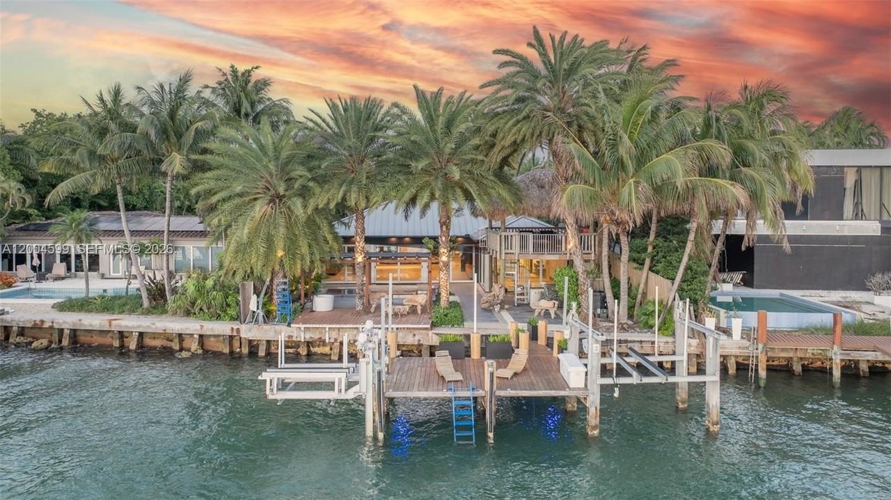 2440 N Shore Ter - Photo 5 of 50