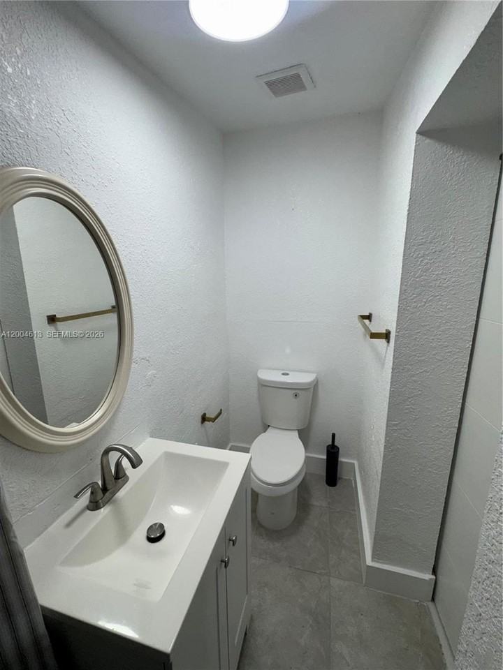 2796 Sw 34th Ct #REAR - Photo 5 of 8