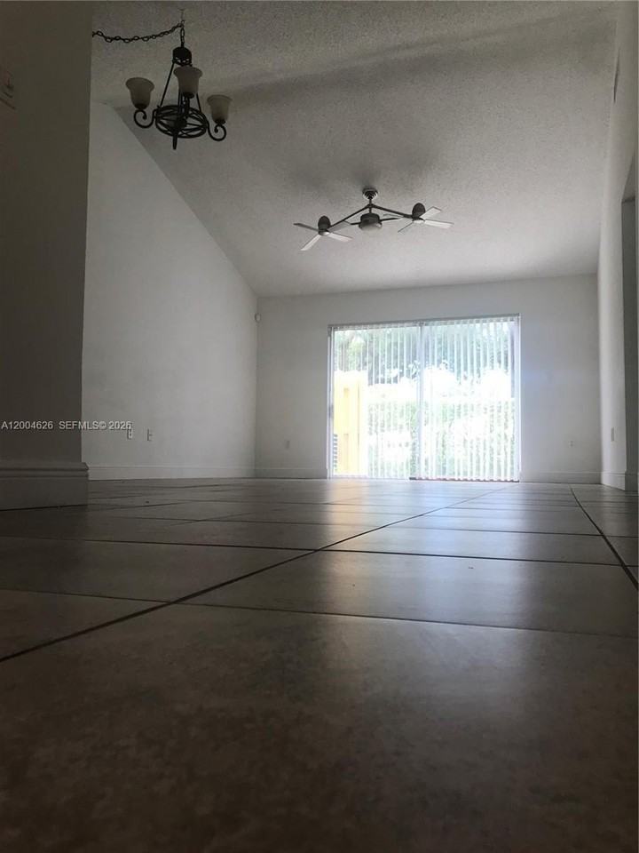 3825 Nw 90th Ave #3825 - Photo 3 of 23