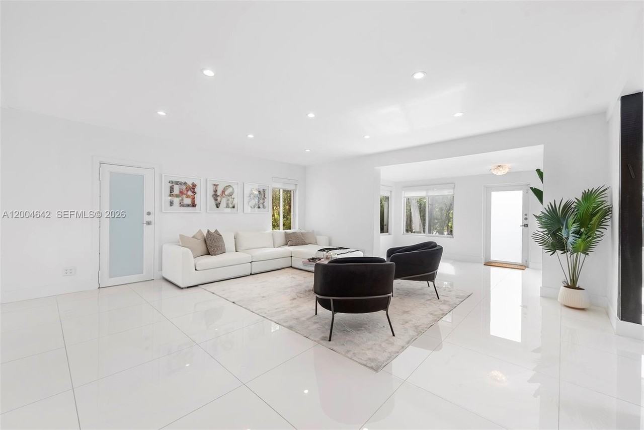 3483 Chase Ave - Photo 7 of 29