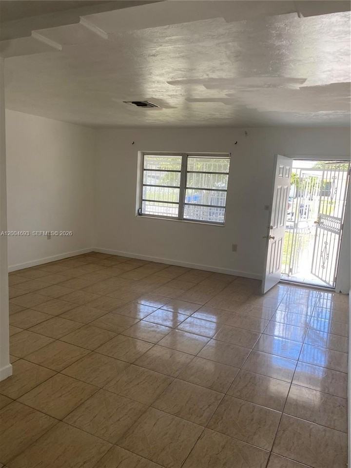 14315 Nw 12th Ave - Photo 3 of 21