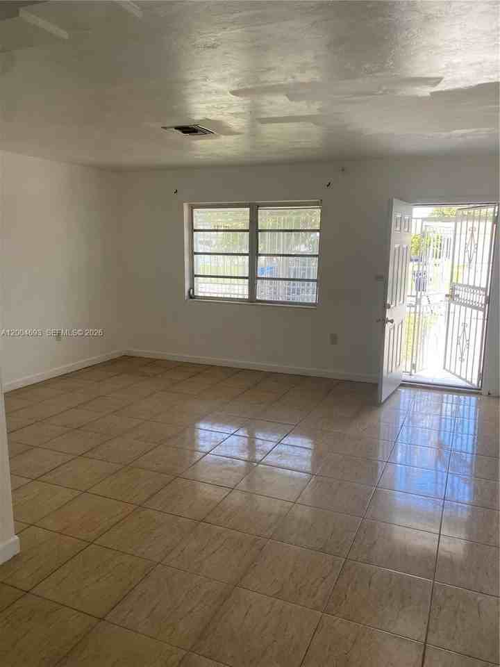 14315 Nw 12th Ave - Photo 4 of 21