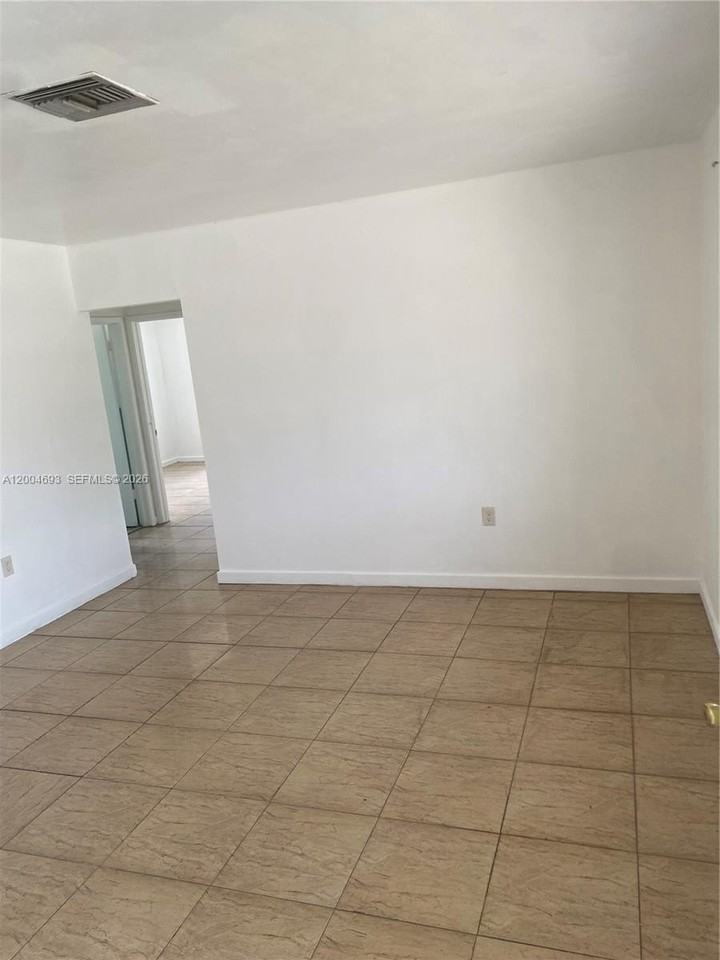 14315 Nw 12th Ave - Photo 5 of 21