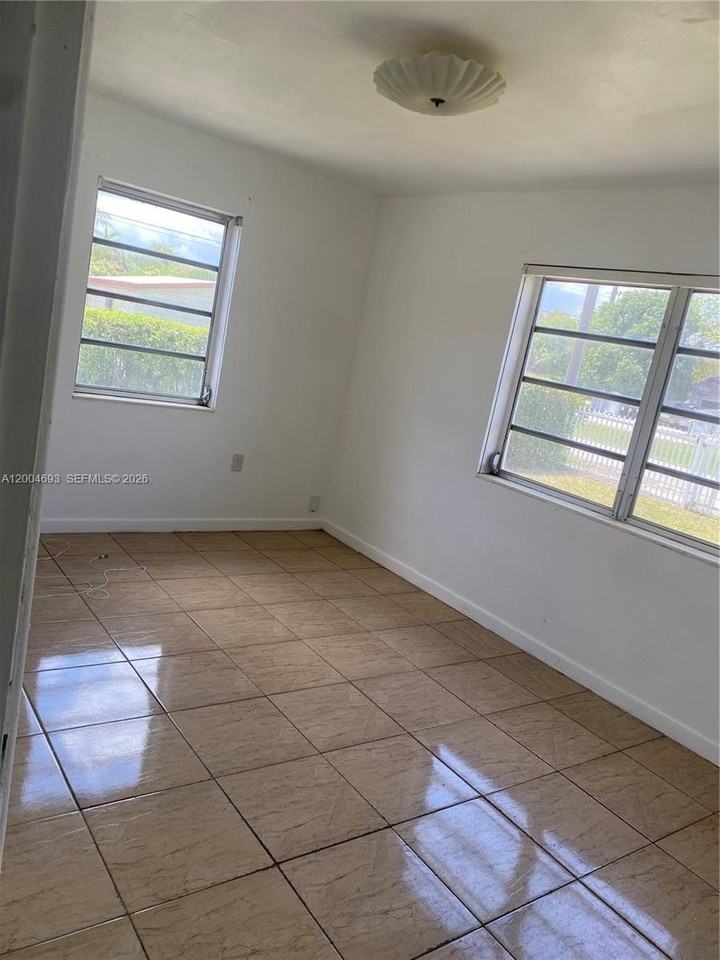 14315 Nw 12th Ave - Photo 6 of 21