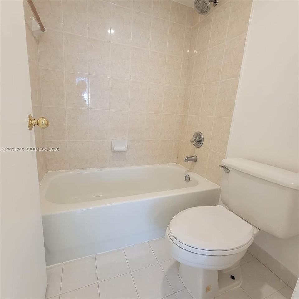 7601 Dickens Ave #402 - Photo 5 of 18