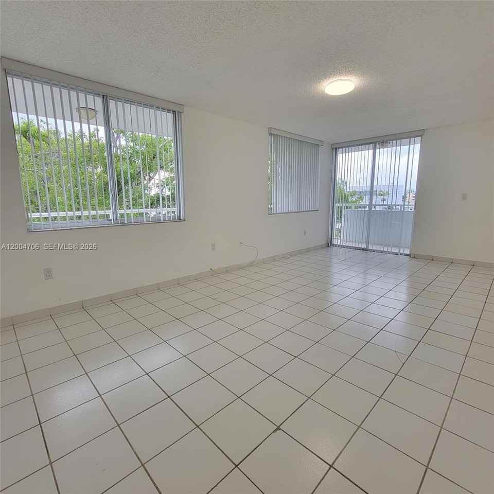 7601 Dickens Ave #402 - Photo 7 of 18