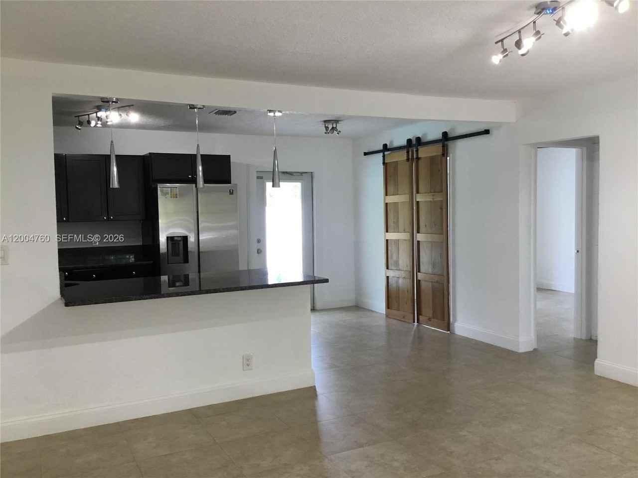 5881 Sw 15th St - Photo 4 of 25