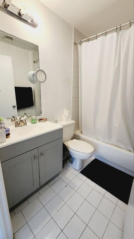 6960 Nw 174th Ter #706 - Photo 6 of 13