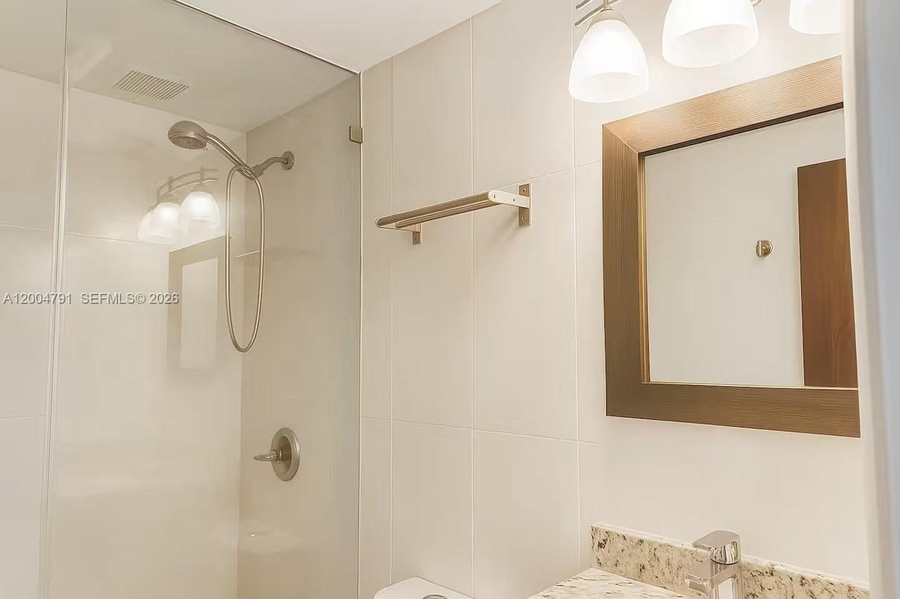 1025 94th St #7 - Photo 4 of 13