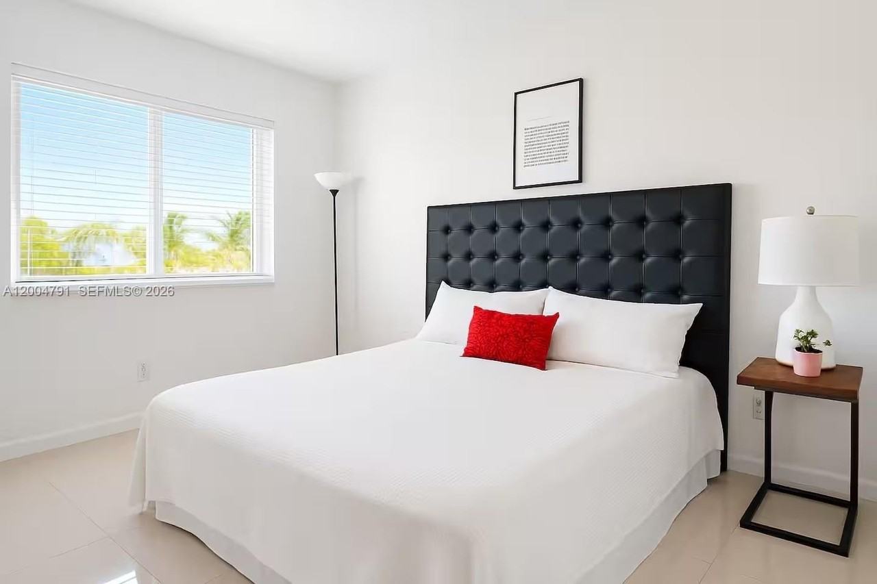 1025 94th St #7 - Photo 6 of 13