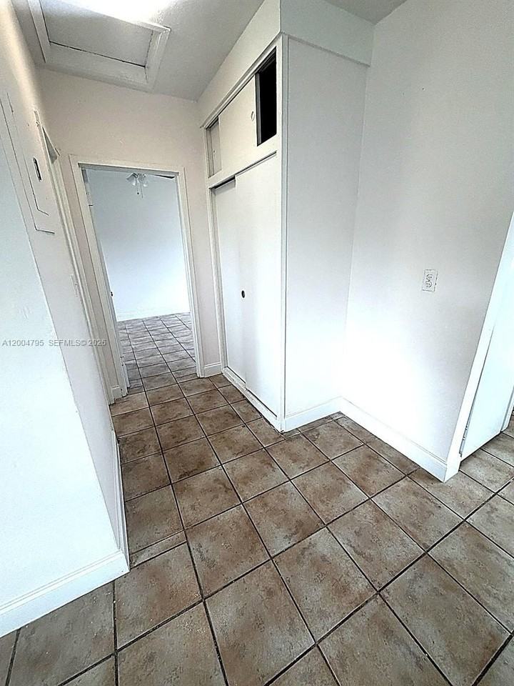 225 Madeira Ave #5 - Photo 4 of 8